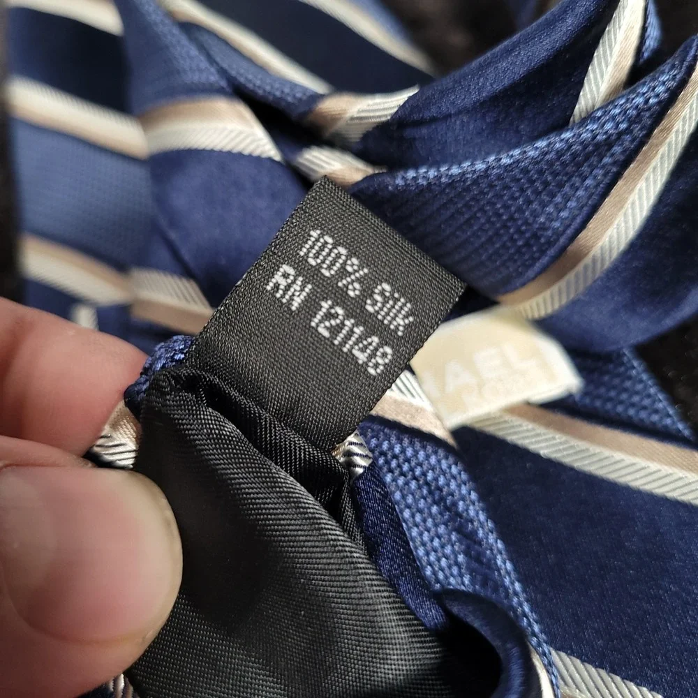 Michael Michael Kors Mens Silk Necktie Navy Blue Tan Striped Silk Tie RN 121148